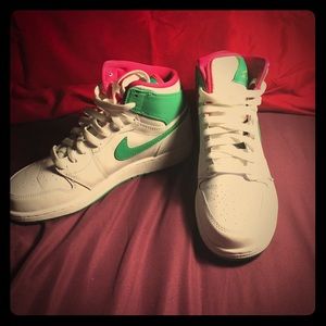 Size 6.5 Youth super cute Jordan’s